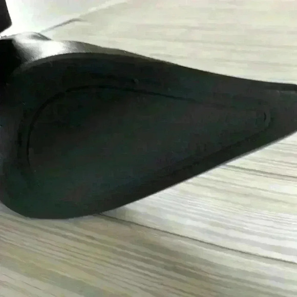 Donald Pliner women’s point toe black leather elastic gusset ankle booties 8 - Picture 6 of 8